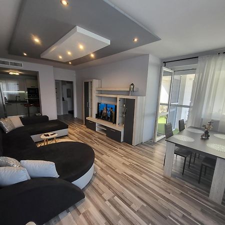 Montana Apartman Мішкольц Екстер'єр фото
