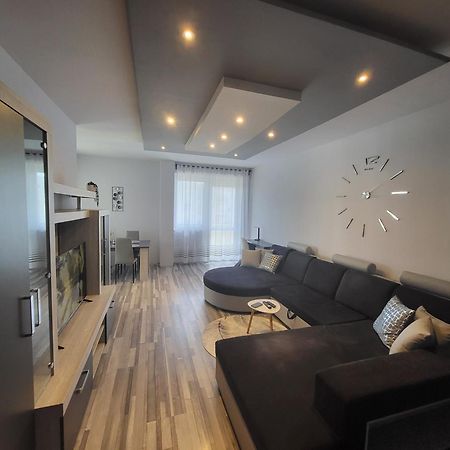Montana Apartman Мішкольц Екстер'єр фото
